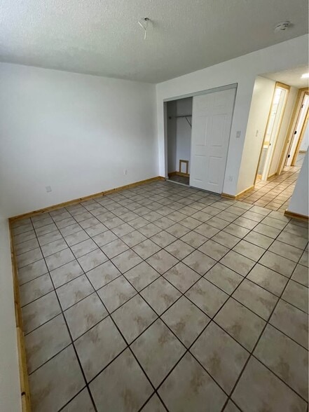 Building Photo - 917 Royal Palm Dr