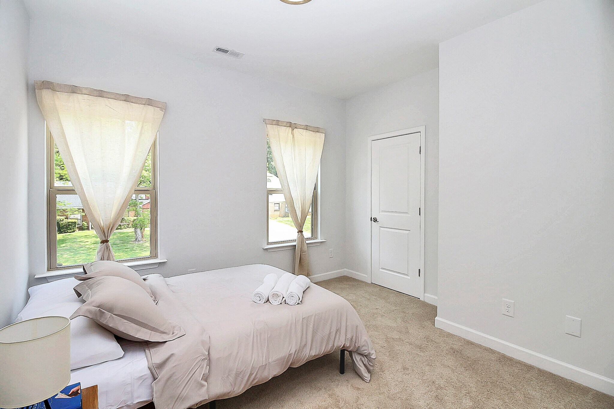 Building Photo - Room in House on Hunters Crossing Ln