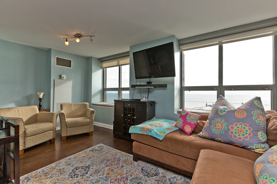 Building Photo - 474 N Lake Shore Dr