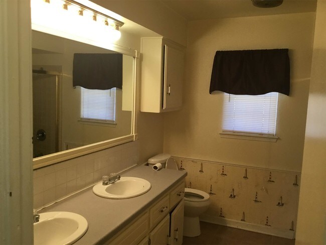 Building Photo - 513 S Silver Leaf Dr