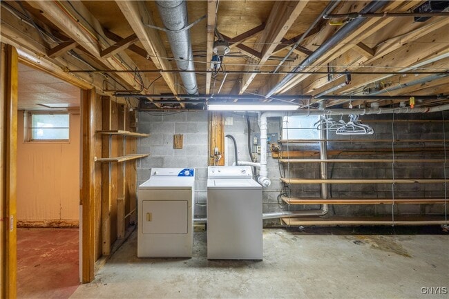 Building Photo - 8686 Maple Ln