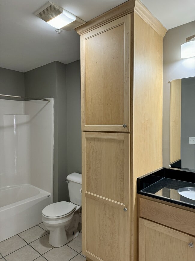 Building Photo - 945 4th Ave