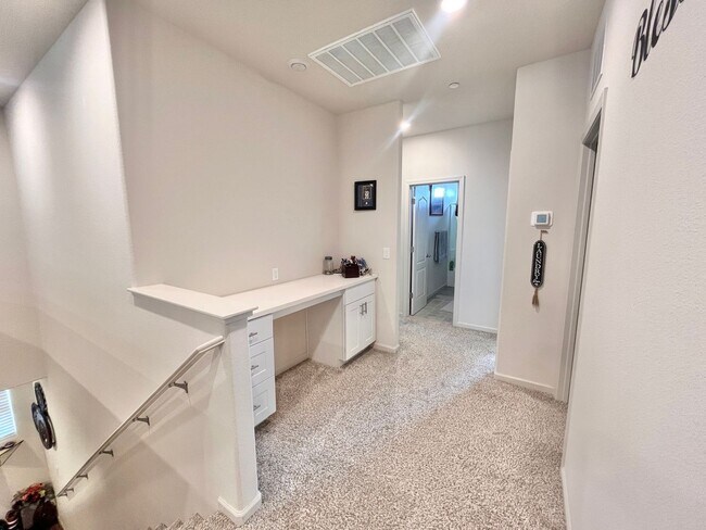 Building Photo - Stunning 5-bedroom, 3-bathroom residence with Solar!