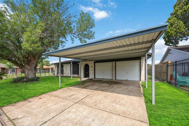 Building Photo - 12703 Redfern Dr