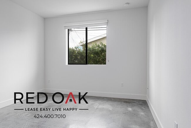 Building Photo - 5727 La Mirada Ave