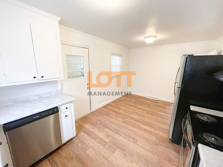 Building Photo - 3 Juanita Ct