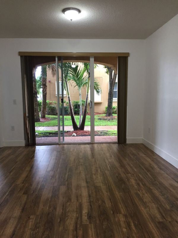 Primary Photo - 6740 NW 114th Ave
