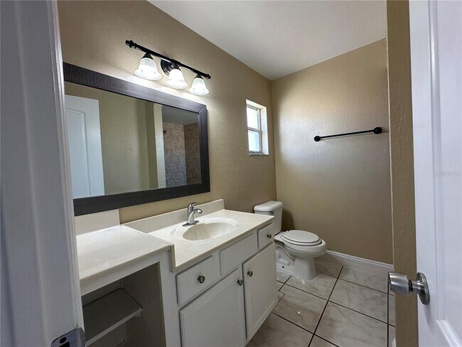 Building Photo - 27 W Country Cove Way