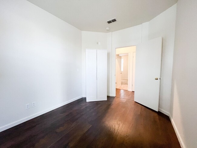 Building Photo - Corner Lot in Windrift Community