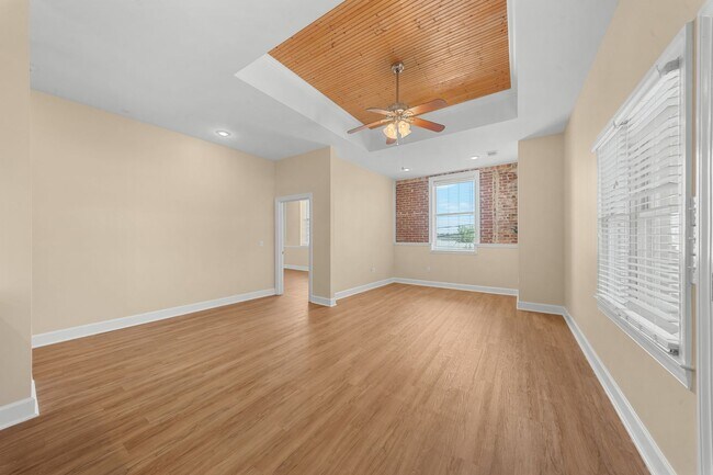 Building Photo - 51 E Main St