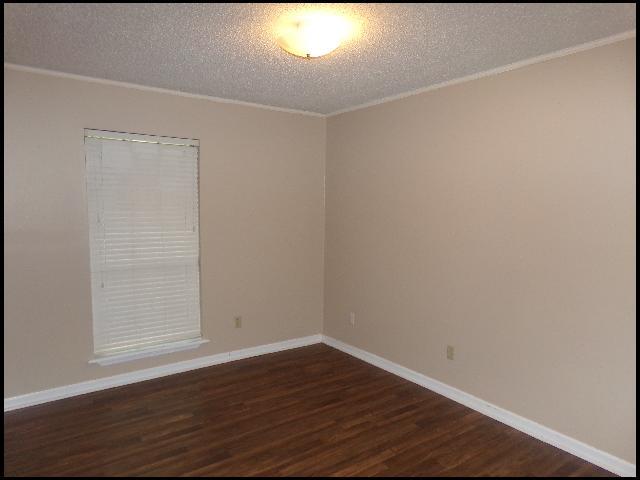 Building Photo - 39 Oak Forest Loop