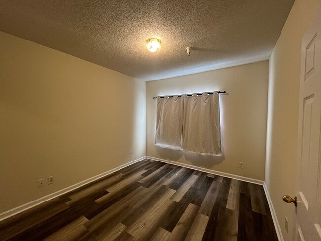 Building Photo - 3204 Walden Park Dr
