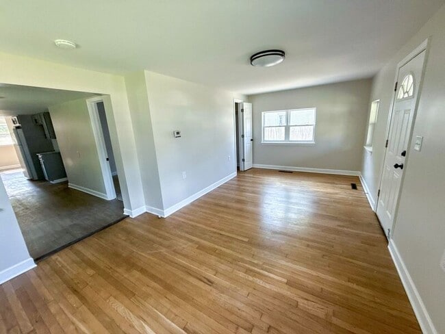 Building Photo - 962 Whitethorne Ave