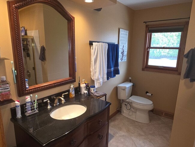 Building Photo - Updated 3 bedroom Racine ranch