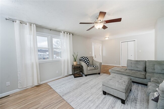 Building Photo - 979 Barclay Rd