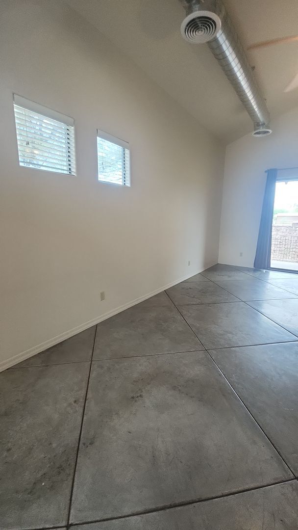 Building Photo - 3075 N Presidio Park Pl