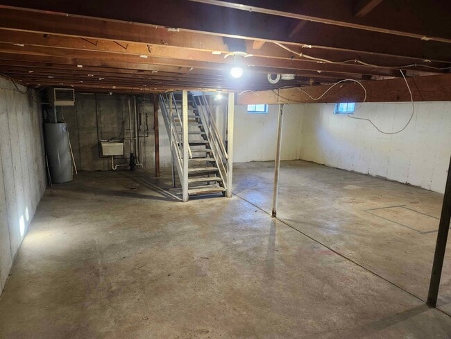 Building Photo - 3204-3206 Runway Ave