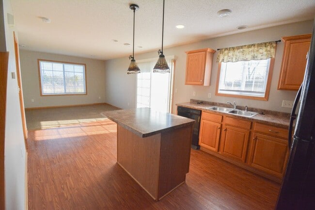 Building Photo - Incredible views from this end-unit townhome!