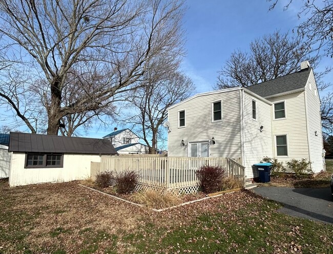 Building Photo - 1284 S Bay Rd