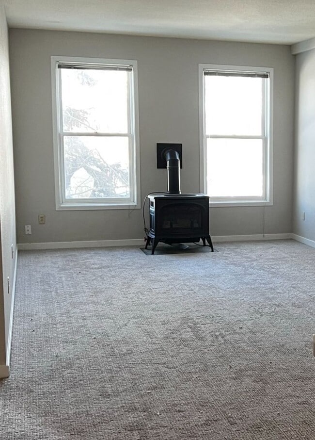 Primary Photo - Super spacious 1 bedroom in town!
