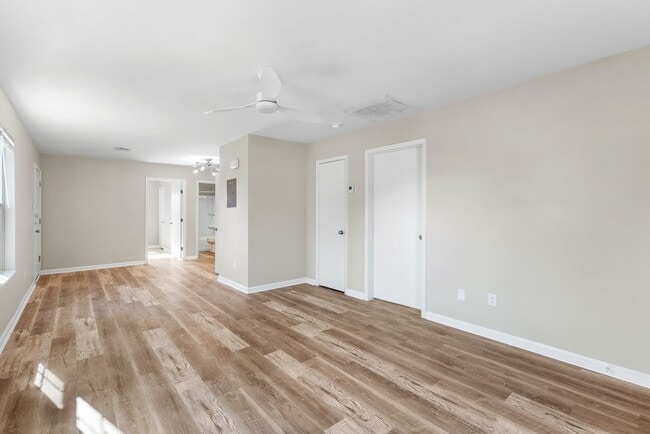 Building Photo - 903-903 Allen St