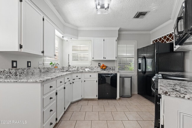 Building Photo - 115 Meadow Glen Dr