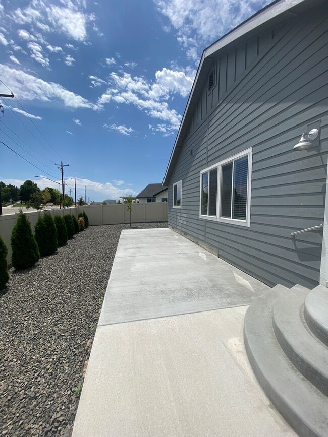 Building Photo - 5214 Clearfield Ct