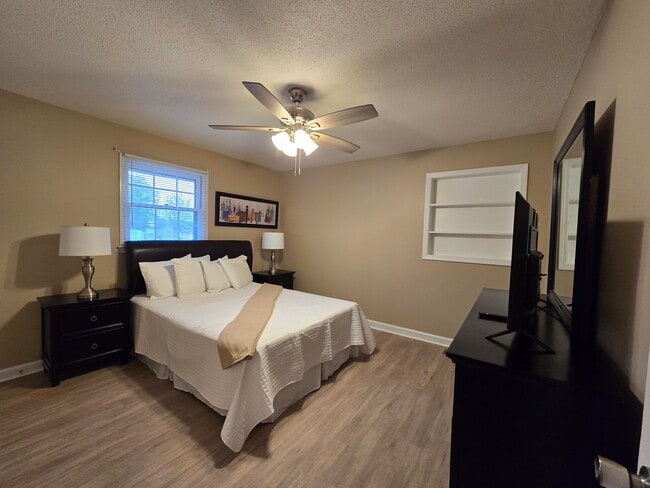 Building Photo - 1565 Jefferson Rd