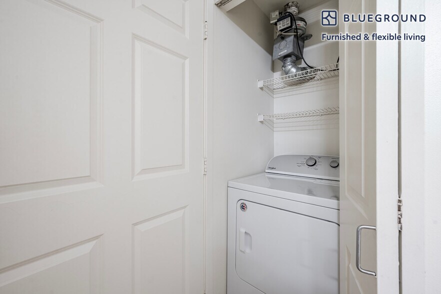 Building Photo - 11000 NE 10th St