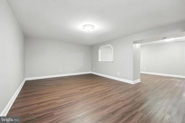 Building Photo - 11109 Ravine Dr
