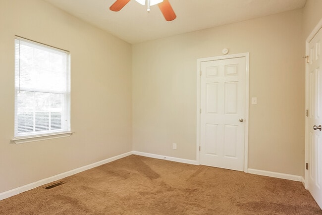 Building Photo - Charming 3 Bedroom Home in Graniteville