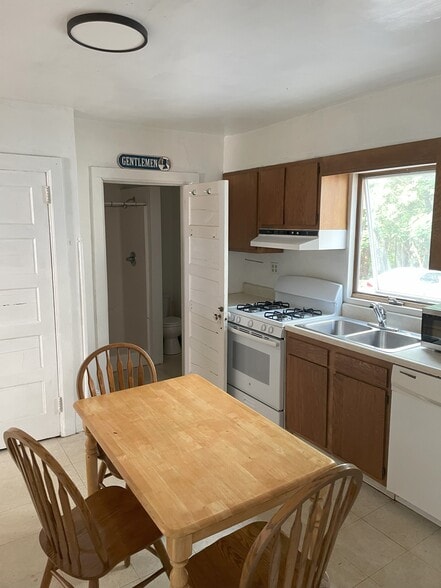 Building Photo - 505 Dryden Rd