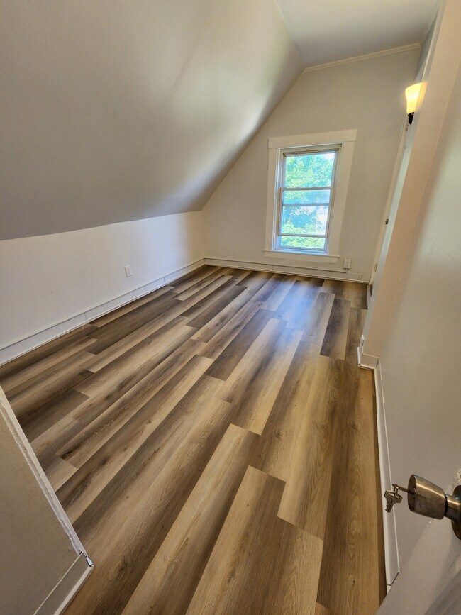 Building Photo - 37 Herrod Ave