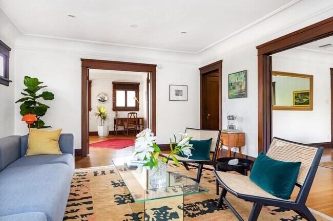 Living - 5850 Foothill Dr