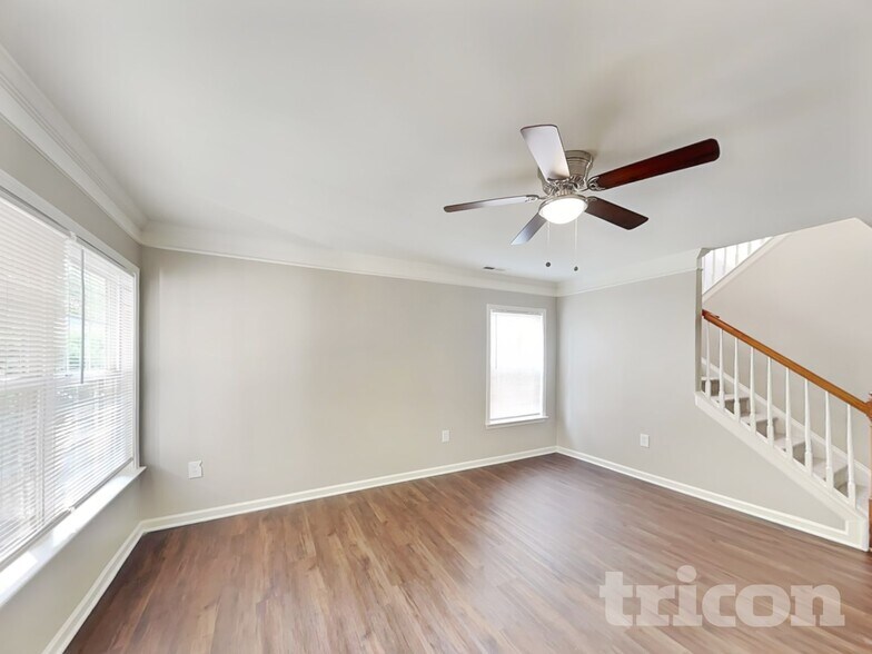 Building Photo - 10247 Hugue Way