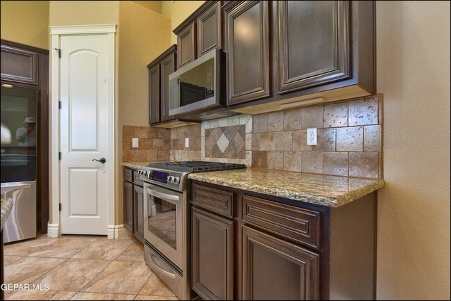 Building Photo - 7379 Black Mesa Dr
