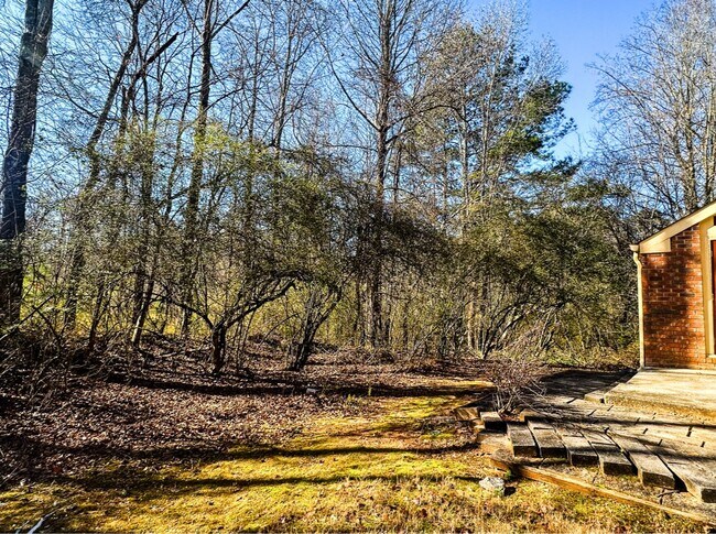 Building Photo - Renovated townhome in Great Alpharetta location