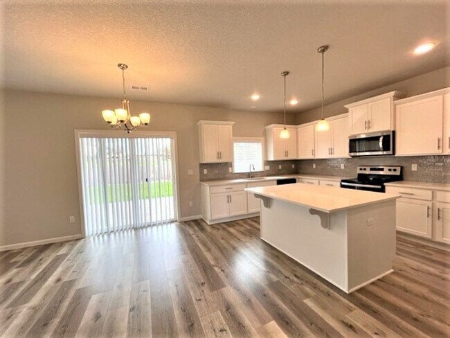 Building Photo - 4 Bedroom 2.5 Bath Home Carlton OR