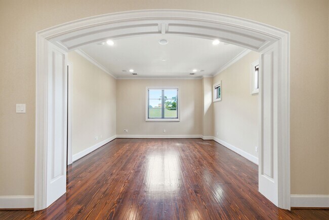 Building Photo - 5339 Tilbury Dr