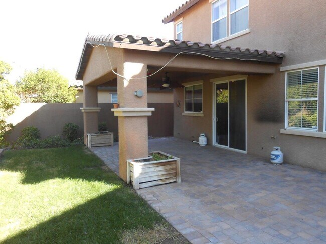 Building Photo - Beautiful Spacious Home in Mountains Edge