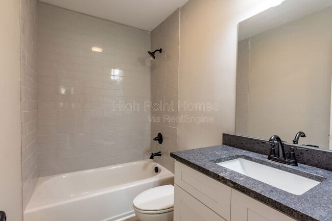 Building Photo - 400 Gallery Ln