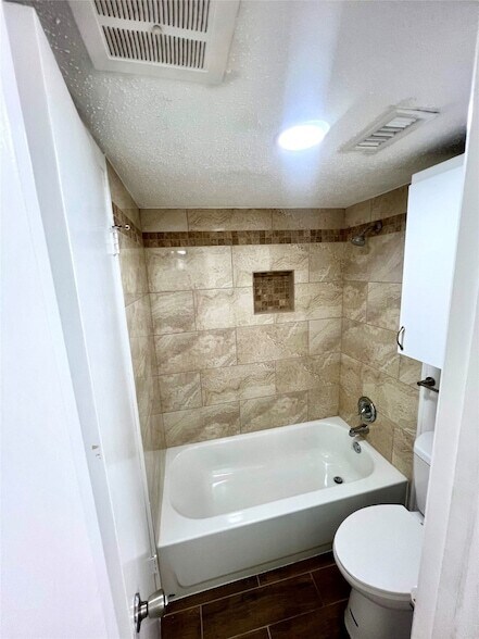 Building Photo - 4637 Country Creek Dr