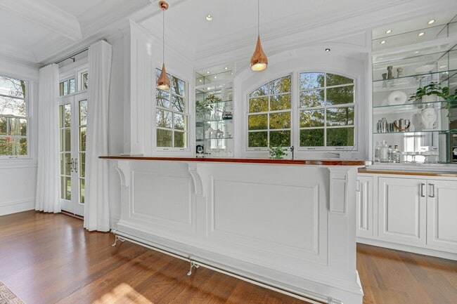 Building Photo - 373 Hardenburgh Ave