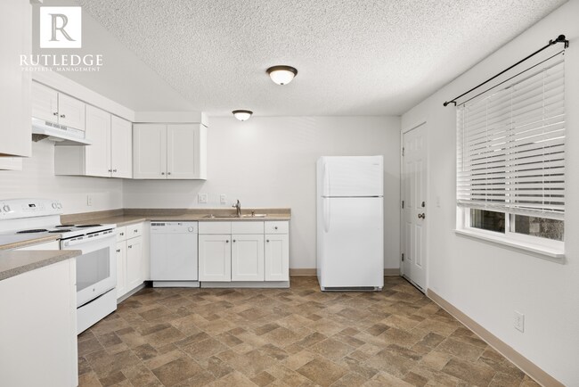 Building Photo - 2250 Crater Lake Ave