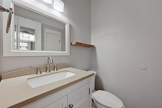 Building Photo - 1307 Kinney Ave
