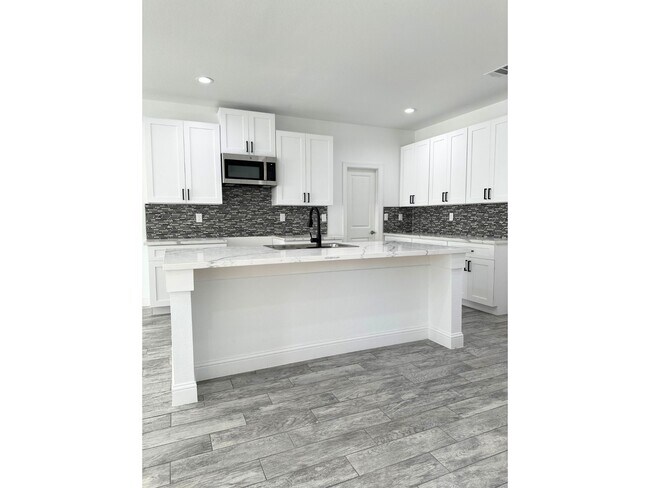 Building Photo - 7710 Darnay Dr