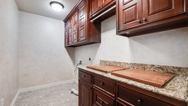 Building Photo - Beautiful 4BR Home in Riverwalk Farm Estates