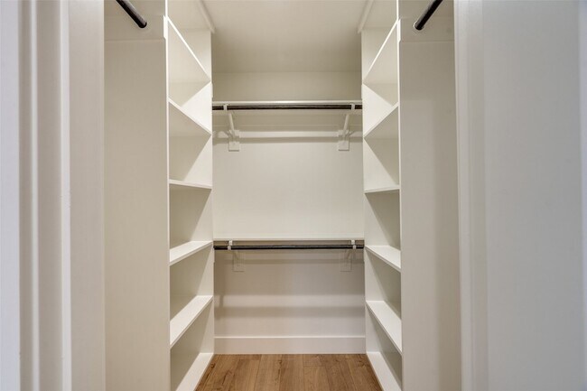 Building Photo - 1215 Mill Valley Dr