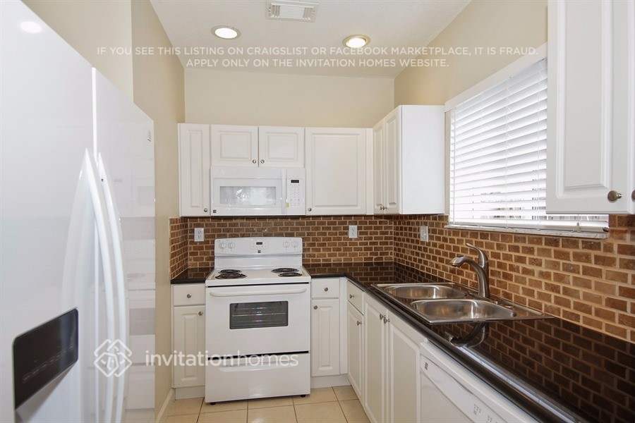 Building Photo - 2538 NE 41st Ave