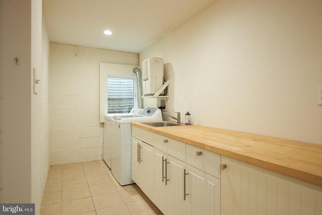 Building Photo - 5306 Albemarle St